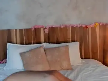 Carolineejoness  live sex cam