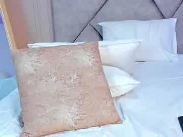 Carolineejoness  live sex cam