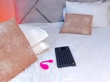 Carolineejoness  live sex cam