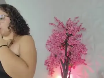 Evelyn_hatman  live sex cam