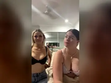 Gurllyxjade  live sex cam
