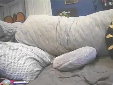 Hotmilfkris  live sex cam