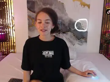 Miticabrennet  live sex cam