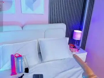 Clawdeen__wolf  live sex cam