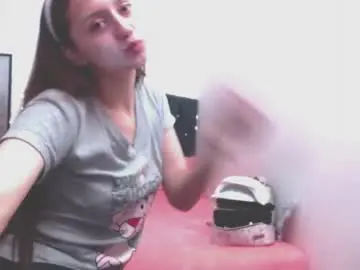 Holy_juli2  live sex cam