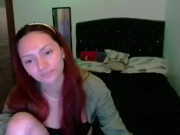 Holy_juli2  live sex cam