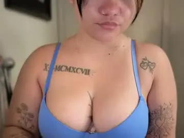 Momgoeswild  live sex cam