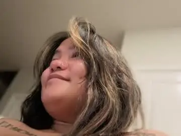 Momgoeswild  live sex cam