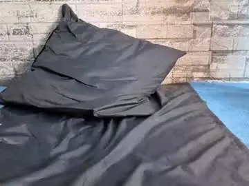 Kiara_zahiri_  live sex cam