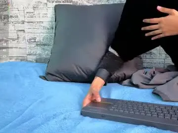 Kiara_zahiri_  live sex cam