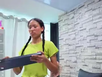 Kiara_zahiri_  live sex cam