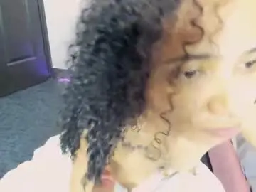 Mazeekiin  live sex cam