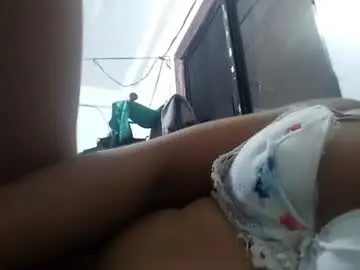 Wildcuntholes  live sex cam