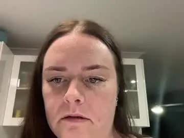 Carinabro10  live sex cam