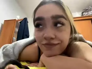 Kellyleinonen  live sex cam