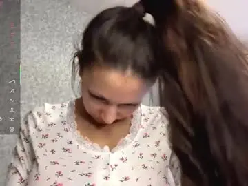 Meowgirlye  live sex cam