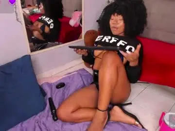 Nini_martinii  live sex cam