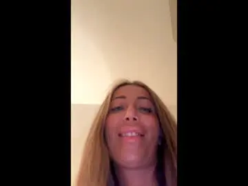 Taylorty23  live sex cam