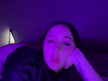 Violetskiesafterdark  live sex cam