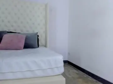 Emilyy_hudson  live sex cam