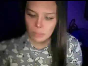 Kisses4you143  live sex cam