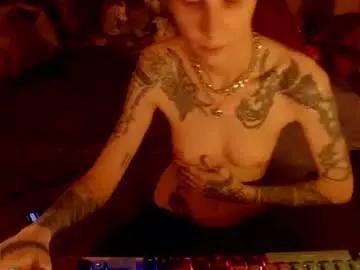 Nikistarq  live sex cam
