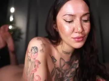 Ninasuzuki  live sex cam