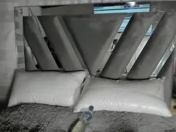 Adorabolt  live sex cam