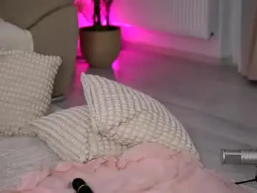 Deborahlowe  live sex cam