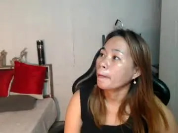 Hot_leah69  live sex cam