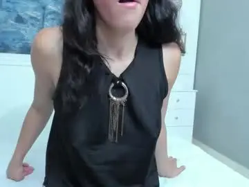 Lunawarner18  live sex cam