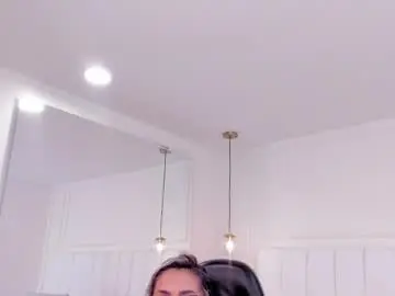 Dolly_walker  live sex cam