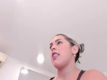 Dolly_walker  live sex cam