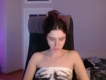 Amoremeoww  live sex cam