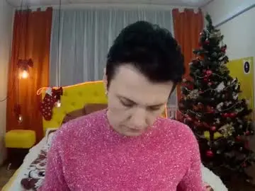 Avasaturnian  live sex cam