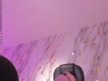 Corinnerusso  live sex cam
