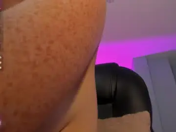 Corinnerusso  live sex cam
