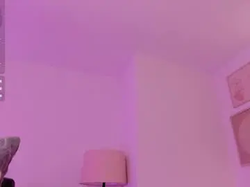 Corinnerusso  live sex cam