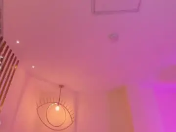 Corinnerusso  live sex cam