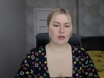 Blackeyes11  live sex cam