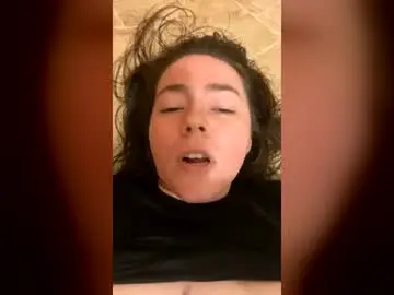 Maddybell242  live sex cam