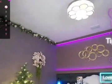 Roxyrogerz  live sex cam