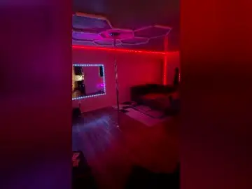 Glorillaa  live sex cam
