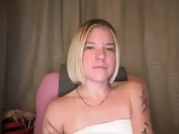 Ebony8ivory  live sex cam