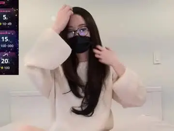 Honeybeedog  live sex cam