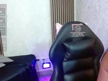 Laulin_tay  live sex cam