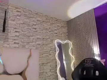 Laulin_tay  live sex cam