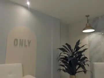 Maiacollins  live sex cam