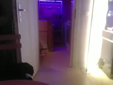 Melli23  live sex cam