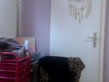 Melli23  live sex cam